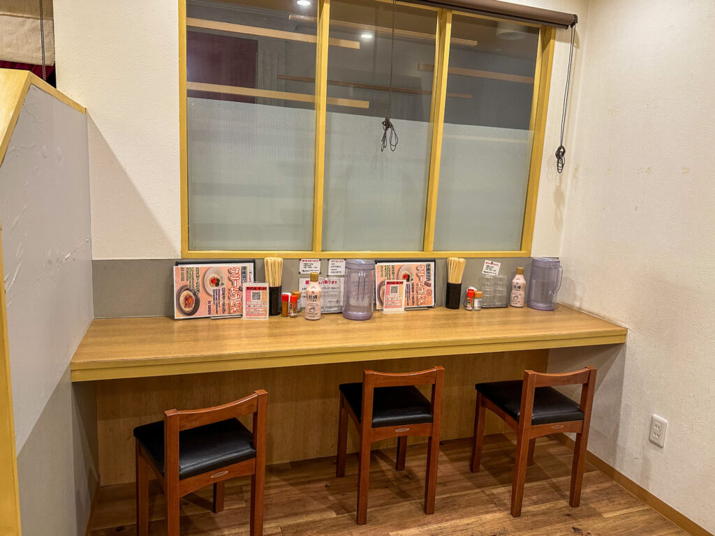 讃岐うどん寿 栄本店のカウンター席