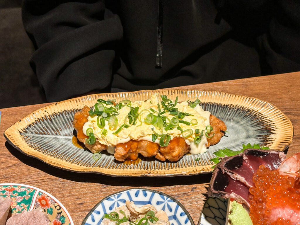 おすすめ屋premium名古屋駅店のふわふわタマゴサラダのチキン南蛮