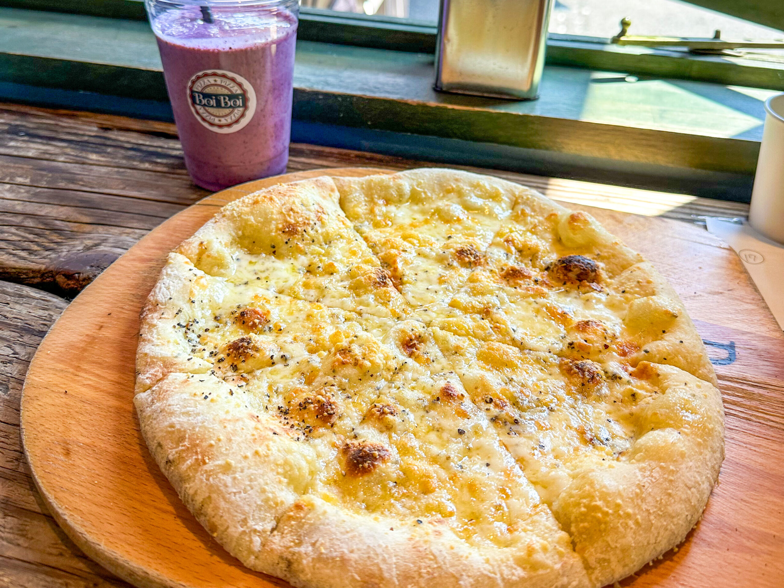 高畑駅近くのピザ屋さんboiboi pizzaのスムージーランチ