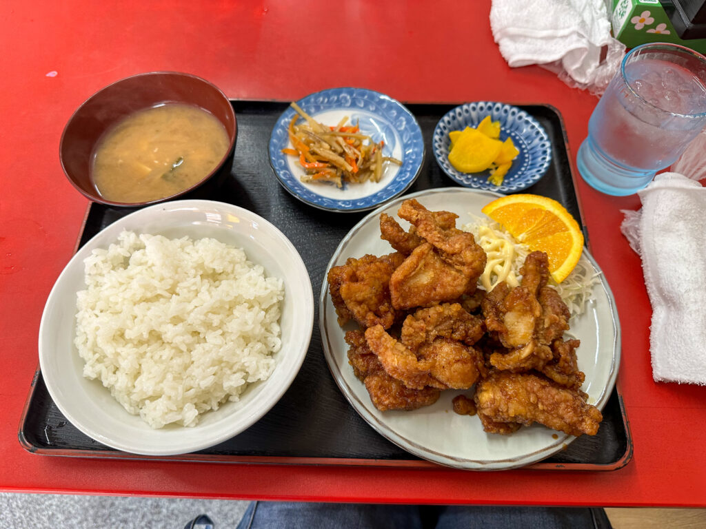 名古屋市中川区の中華料理屋 喜楽のカラアゲ定食