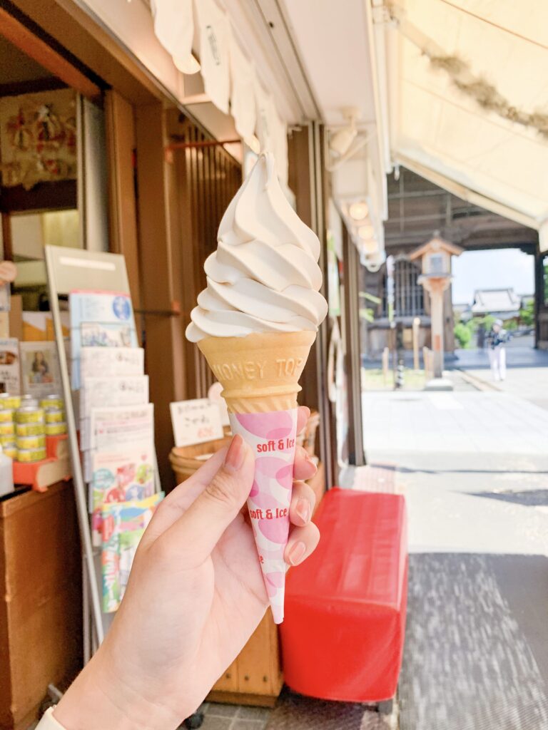 すや亀 善光寺店のみそソフトクリーム
