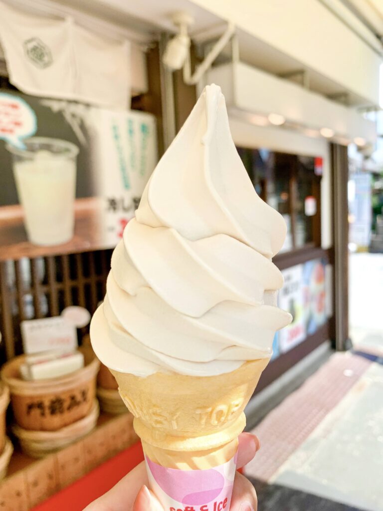 すや亀 善光寺店のみそソフトクリーム