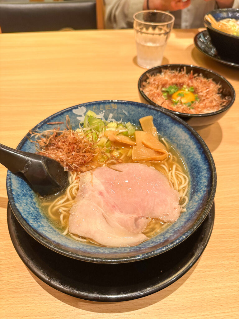 だし拉麺きんざん イオンモール幕張新都心店の淡麗かつおラーメン