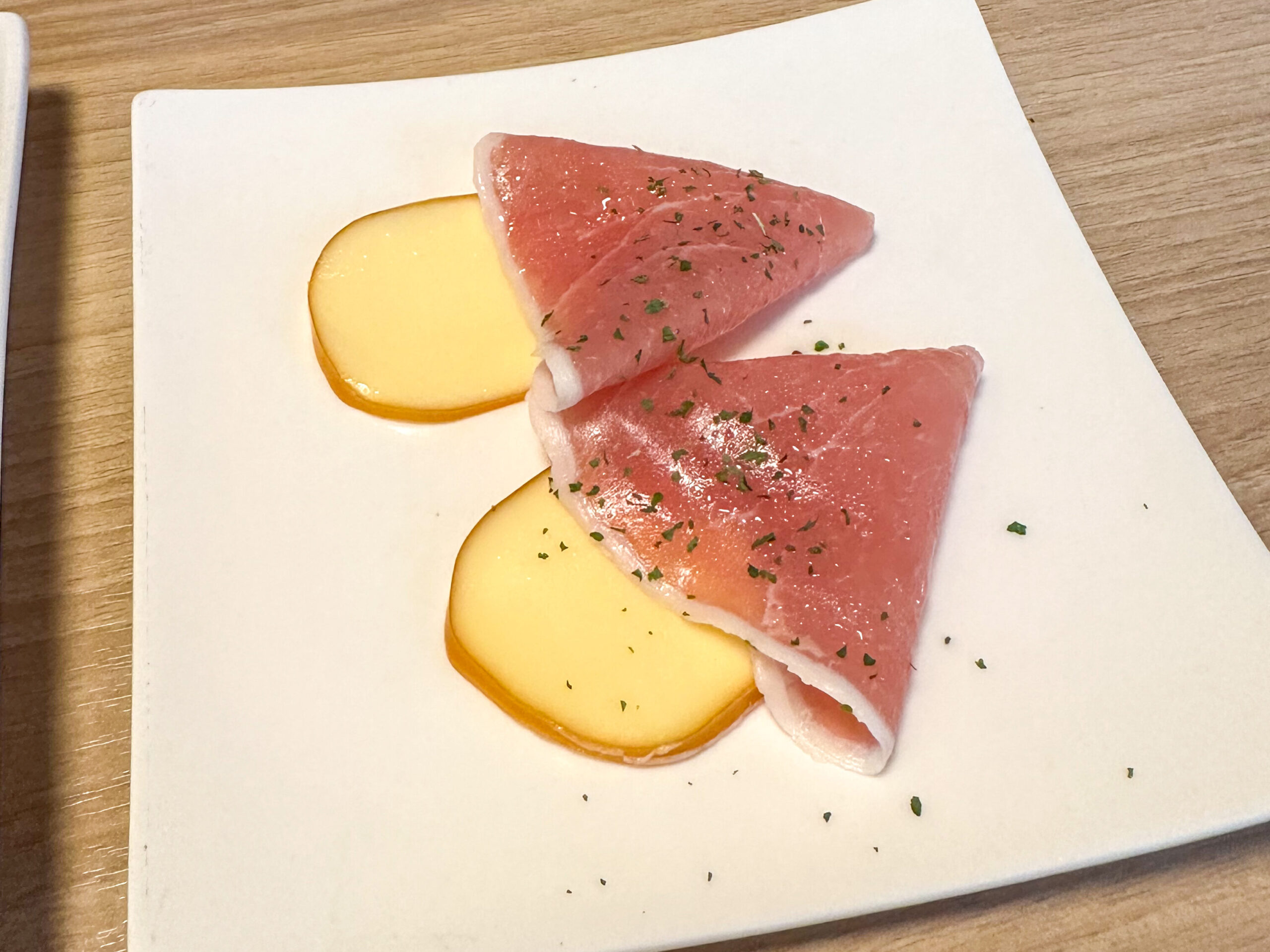名古屋グリルハウスの生ハム&チーズの盛り合わせ