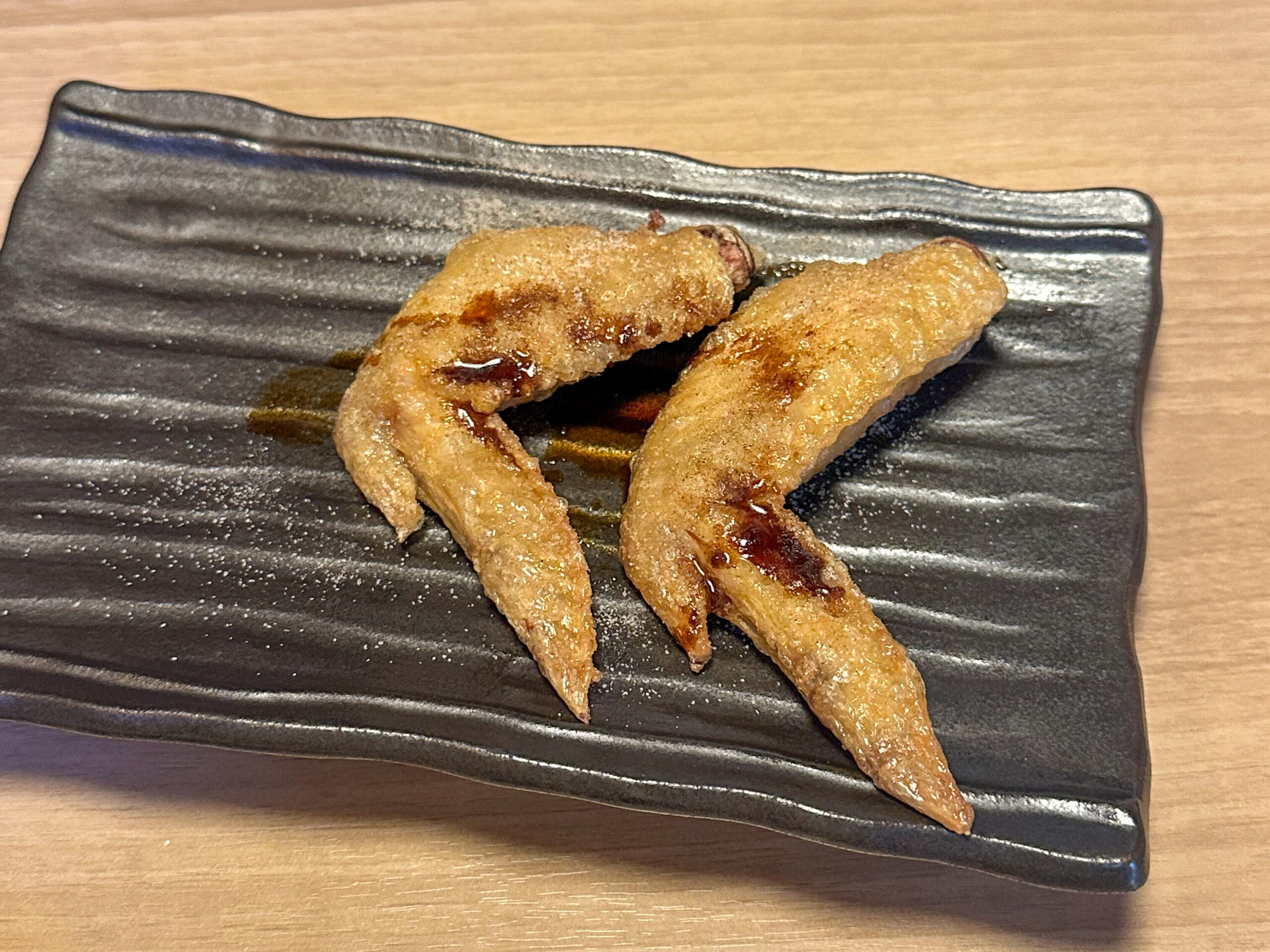 名古屋グリルハウスの手羽先のコンフィ